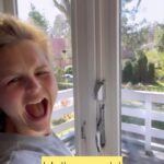 Stijn Fransen Instagram - Middagslaapjes 😴 Iets wat zwaar onderschat word vind ik… Een goed middagslaapjes daar knap je zo van op. Zeker als je een goed bed, kussen en dekbed hebt. Wij slapen zoals jullie weten op de Emma Deluxe boxspring. HEMELS 🥰 En sinds kort ook met de Emma hug verzwaringsdeken voor totale ontspanning. Ben jij nou ook benieuwd, bestel hem dan NU bij @emmasleepnl met de kortingscode STIJN en krijg 10% extra korting boven op de korting die al op de site is 🥳 #maandvanoranje #emmaworldsleepday2023 #partner #slaaplekker #emmahug @emmasleepnl
