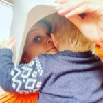 Stijn Fransen Instagram - Ik zie ik zie wat jij niet ziet en het is….. ogen 👀 Verstoppertje spelen in een doos tja, je moet het maat verzinnen 🤦🏼‍♀️ #creatiefbrein #dreumes #vermakenopeenregendag #spelen