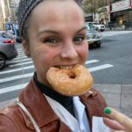 Stijn Fransen Instagram - Donut 🍩 Oh ik mis New York. Maar ik mis ook vooral de cupcakes en de donuts hahaha ja ik ben echt een zoetekauw 🤷🏼‍♀️ Ik probeer echt te minderen want dat is gewoon beter maar vind dat best wel lastig. Wat jullie zijn jullie zoetekauwen? #snoepen #donut #cupcakes #newyork #newyorkcity #zoetekauw