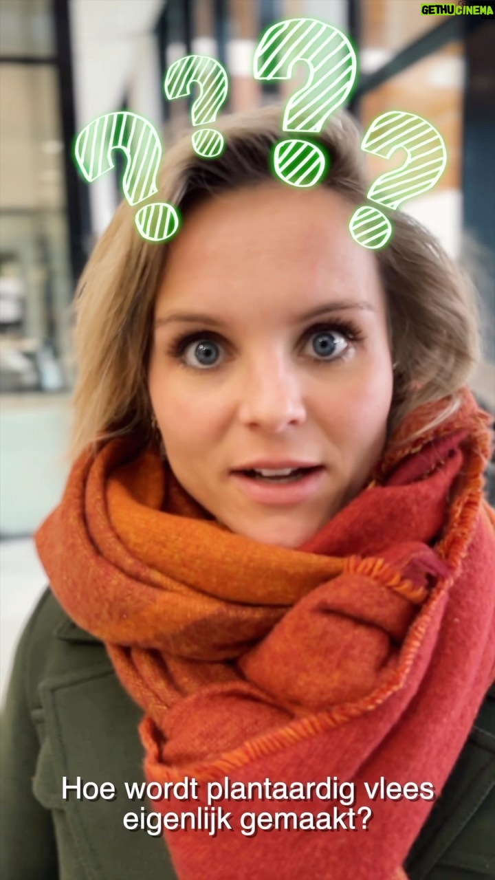 Stijn Fransen Instagram - Ik ben gevraagd door @unilever om een kijkje te nemen bij Hive in Wageningen (een creatieve food hub waar nieuwe producten worden ontwikkeld samen met chefs van over de hele wereld)🧑🍳 Hier zijn ze bezig met een plantaardige toekomst. Dat is beter voor jou en de planeet! Soms zijn mensen misschien wat terughoudend over plantaardig eten.🌱 Want - is het wel gezond? Zitten er niet veel e-nummers in en soja verbouwen is toch ook niet goed voor de aarde? En is het eigenlijk wel lekker? Ik neem je in 3 afleveringen mee met een kijkje achter de schermen bij één van Europa’s grootste broeinesten op het gebied van van voedingsinnovatie en smaak. Veel plezier met aflevering 1! 😁 En owja, vervang jij af en toe ook wel eens dierlijk vlees door plantaardig vlees in je gerechten? Ik ben benieuwd! 👇 #Veganuary #UniquelyUnilever #ad