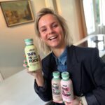 Stijn Fransen Instagram - Food 🥘 Hoevaak vergeten jij eten mee te nemen? Ik zo vaak. Dan zit ik weer in de auto na een iet wat chaotische ochtend en dan gaat mijn buik te keer. En dat vind ik echt het meest irritante gevoel. Zo’n rommel buik van de trek! 🤦🏼‍♀️ Maar dat tijdperk is nu voorbij want ik heb @yfood ontdekt en nu standaard een flesje in mijn auto liggen. Het is een volledige en gebalanceerde ready-to-go drink maaltijd en dus geen eiwit -of dieetdrank! 12 maanden houdbaar dus je kan hem gewoon in de auto laten liggen 😉 en er is dus ook een veganistische variant die gebaseerd is op Soya, ideaal voor mij! Je kan het nu met mega korting proberen want van 14 t/m 20 november krijg je 25% korting op ALLE tasterpacks met daar BOVENOP nog eens 10% extra korting met code STIJN-INSTA 🤩🥳 #yfood #food #voedsel #drinken #supermakkelijk #ad
