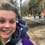 Stijn Fransen Instagram - Aanmoedigen 🏃 Midwinter marathon hier in het Apeldoornse. Zo gaaf om al die renners te zien. Lieuwe en ik hebben jullie allemaal aangemoedigd 👍 Trots op vriendlief en vriendinnetje en haar maatje die even 25km er uit knallen BAM 💥💪🏼 Nu die rugzak af want baby 2.0 vind het medium fijn worden hahaha 🤰 #midwintermarathon #apeldoorn #trots #aanmoedigen #metzndrieën #pregnant