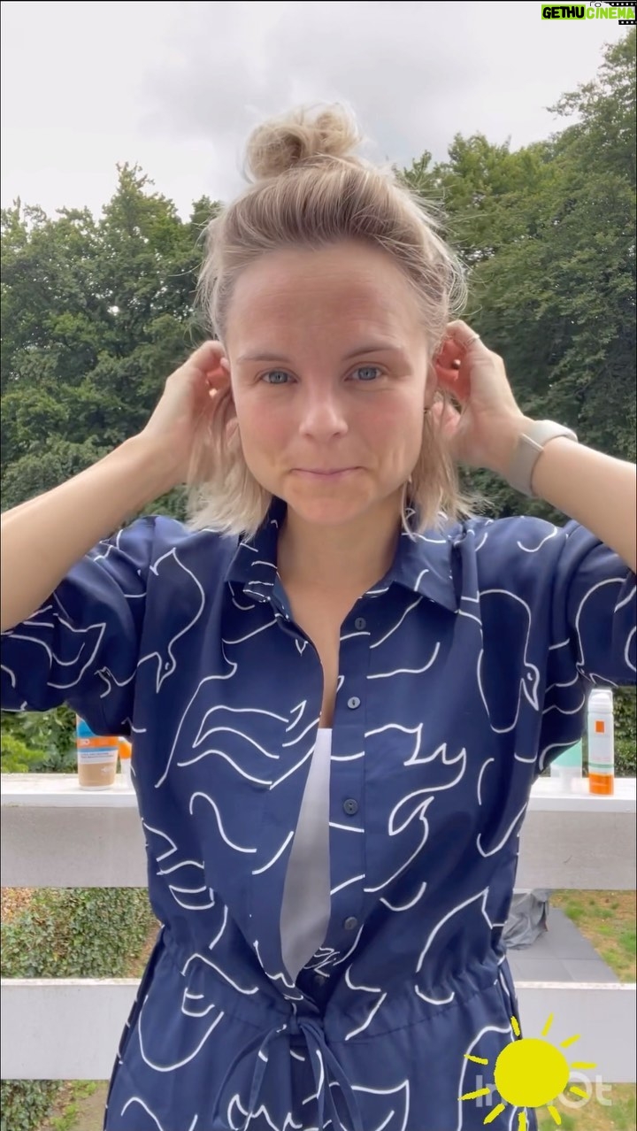 Stijn Fransen Instagram - Vakantie routine ☀️ Ik doe niet zo veel op vakantie qau routine. Vooral mezelf goed beschermen tegen de zon en lekker hydrateren! Ik gebruik wat ik ook doe altijd de oogcreme en het serum van de Toleriane lijn aen daarna smeer ik Anthelios UVMUNE 400 hydraterende crème SPF50 op mijn gezicht en klaar is Kees! Heb jij net zo’n makkelijke vakantie routine als ik of die jij meer. Ik ben wel benieuwd 😀 #larocheposay #ambassadeur #proudambassador #lrplove #anthelios #vakantieroutine #partner @larocheposay