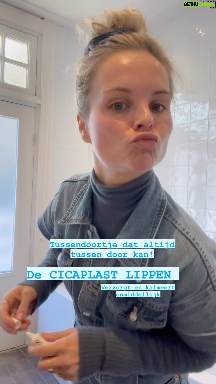 Stijn Fransen Instagram - Winterroutine 🥶 Mijn hoofd en mijn lichaam hebben echt een beetje meer nodig in de winter. Beetje meer crème beetje meer verzorging. Dus ook mijn ochtend routine is anders dan in de zomer 🌞 Gelukkig kan ik de Toleriane lijn van la Roche-Posay altijd gebruiken. Alleen gebruik ik nu 3 pompjes ipv 2 en bij de Lipikar AP M gebruik ik in de zomer de ligt variant die minder “vet” is. Kortom qau producten gebruik ik niets anders maar de hoeveelheid pas ik aan op het jaargetijde 😁 #toleriane #trotseambassadeur #ambassador #LRPLOVE #partner #lipikar @larocheposay