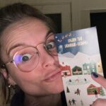 Stijn Fransen Instagram - Mini photo dump! 😁 Spannender dan dit wordt het niet. Dagen lijken op elkaar - want we gaan lekker structuur - en vast aan slaap momenten in bed. Kortom veel thuis! 🙋‍♀️ 1: koffie en kerstkadootjes halen en KOFFIE 🙏 2: Nine knock out voeden 3: Nog een heerlijk voed momentje 4: Even een nieuw kleurtje in m’n haar 😆 5: Dol op kerstkaartjes 💚 #jekanskieenopmnwallen #donkeredagen #momlife #iloveit