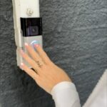 Stijn Fransen Instagram - Trick or treat 👻 Belletje lellen wordt hem niet meer met onze nieuwe @ring Battery Video Doorbell Plus. Maar toch is het gelukt.. maar door wie?? Halloween staat voor de deur dus maak je deurbel lekker spooky met de chime tones, want je wil graag in de gaten houden wie er voor je voordeur staat😉 Met de geavanceerde Ring Battery Video Doorbell Plus zie je elk detail met uitgebreid zicht in 1536p HD-video en kun je direct reageren vanuit de Ring-app. Hoe meer je ziet, hoe meer je weet. Dus geen gespook voor mijn voordeur deze Halloween 🎃 #ad #RingNL #Halloween #spooky #ikzieikziewiejijnietziet