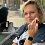 Stijn Fransen Instagram - Amsterdam 🩵 Heel even een ochtend weg. Kapper, koffie, k(c)roissants een perfecte ochtend! En nu weer B&B vol liefde kijken en inslaap vallen met die kleine meid in mijn armen 😅 #perfectevrijdag #ochtend #kapper #koffie #croissant #benbvolliefde #baby