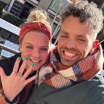 Stijn Fransen Instagram - YES! Ik zei JA 💍 Hij ging op z’n knie in New York op High Line park hoe romantisch wil je het hebben 🤍 Dus sorry geen babyboy door een blauwe cupcake (wel heel leuk bedacht allemaal 😂) maar een verloving! 🫶 We hebben nog geen datum of plek dus alle tips voor een unieke, bijzondere (voor een klein gezelschap) locatie in Nederland zijn heel welkom 🤗 #vierdeliefde #trouwen #bruid #verloofd #2023 #newyork #highlinenyc