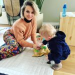 Stijn Fransen Instagram - 1,5 jaar 🤯 onze kleine grote kleine man. Vandaag 24 januari precies 1,5 jaar oud. HALLO HEE wat gaat de tijd snel maar ook zo langzaam. Ben vandaag een beetje labiel hahaha 😜 Ik blijf het een dingetje vinden 6 weken, 6 maanden, 1 jaar 1,5 jaar en straks 2. Oké ik hou op vandaag is gewoon zo’n dag 👋 #anderhalfjaar #kleintjeswordengroot #klein #groot #dreumes #18maanden #moeder #mam #motherhood