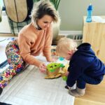 Stijn Fransen Instagram - 1,5 jaar 🤯 onze kleine grote kleine man. Vandaag 24 januari precies 1,5 jaar oud. HALLO HEE wat gaat de tijd snel maar ook zo langzaam. Ben vandaag een beetje labiel hahaha 😜 Ik blijf het een dingetje vinden 6 weken, 6 maanden, 1 jaar 1,5 jaar en straks 2. Oké ik hou op vandaag is gewoon zo’n dag 👋 #anderhalfjaar #kleintjeswordengroot #klein #groot #dreumes #18maanden #moeder #mam #motherhood