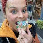 Stijn Fransen Instagram - Magnolia Bakery 🧁 Als of er een engeltje over je tong piest zo lekker. We hadden wat te vieren maar daar later mee over 😉 Oh New York ik mis je 🥰 #magnoliabakery #cupcakes #smullen #ietstevieren #stiekem