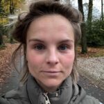Stijn Fransen Instagram - Donderdag 🎃 Even een kleine “midden in de week” foto dump. Gewoon omdat het leuk is toch?! 1: Woensdag - bos wandelend met prachtig zon licht op mijn snuit 2: Same day maar een ander rondje. Hallo vogelhuisje 3: Dinsdag jetleg hoofd is aanwezig 💀 4: Nine slaapt eindelijk. Was Lieuwe het niet mee eens 5: Maandag heel moe lief klein meisje 6: NEW YORK CITY - Grand Central 7: NEW YORK CITY 🩶 8: Zondag Lieuwe blijft maar rondje lopen met z’n koffertje ook al zijn we weer thuis. 9: Pfff te veel oud papier 🤦🏼‍♀️ 10: Hertjes kijken, dagelijkse routine 😂