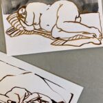 Stina Wollter Instagram – Gravidkroki idag. (7 bilder)

Skönt med korta ställningar och total närvaro; ögat, handen, pennan, känslan, penseln, formäventyret, kroppslandskapet, hjärnan tystnar, lyssnar… följer med i den koncentrerade linjen som bara vill vara så nära och sann som möjligt.

#stinawollterskonst