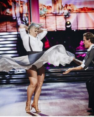 Stina Wollter Instagram - Sju år sen idag. Let’s Dance. Jag å Tobias och en jive och Dolly Parton. 

(Jag måste ju posta lite ofarliga gulliga grejer eftersom jag är begränsad här på instagram)