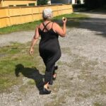 Stina Wollter Instagram – Ett litet hej från en sommardag då livet smakade som ett saftigt äpple.