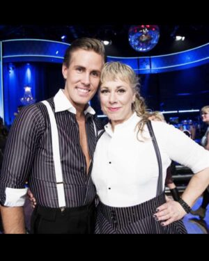 Stina Wollter Instagram - Sju år sen idag. Let’s Dance. Jag å Tobias och en jive och Dolly Parton. 

(Jag måste ju posta lite ofarliga gulliga grejer eftersom jag är begränsad här på instagram)
