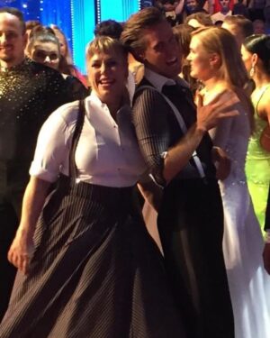 Stina Wollter Instagram - Sju år sen idag. Let’s Dance. Jag å Tobias och en jive och Dolly Parton. 

(Jag måste ju posta lite ofarliga gulliga grejer eftersom jag är begränsad här på instagram)