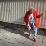 Stina Wollter Instagram - Stylish. Tredje dagen i pyjamas dygnet runt🙌 Funkar att skriva i, sova i, vara hostsjuk i, göra ärenden i, äta banan i, mm.