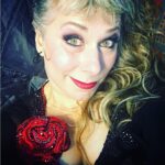 Stina Wollter Instagram – Minnena poppar upp på FB. Det var intensiva veckor… Dement mamma, undervisning och radio varje söndag OCH Lets dance. Lite dålig planering kan tyckas men jag gjorde det.
Här var det flamenco för prick sju år sen. Och lite från det omkring. 10 bilder. @letsdance
Pga frågor: Mammas målning av prima ballerinan Marianne Orlando i mitten. Till vänster, mammas målning av sin döda son, Tom -och till vänster mammas målning av Ylva över soffan i mammas demensboende.
Bild 8: Underbara Dagny Carlsson