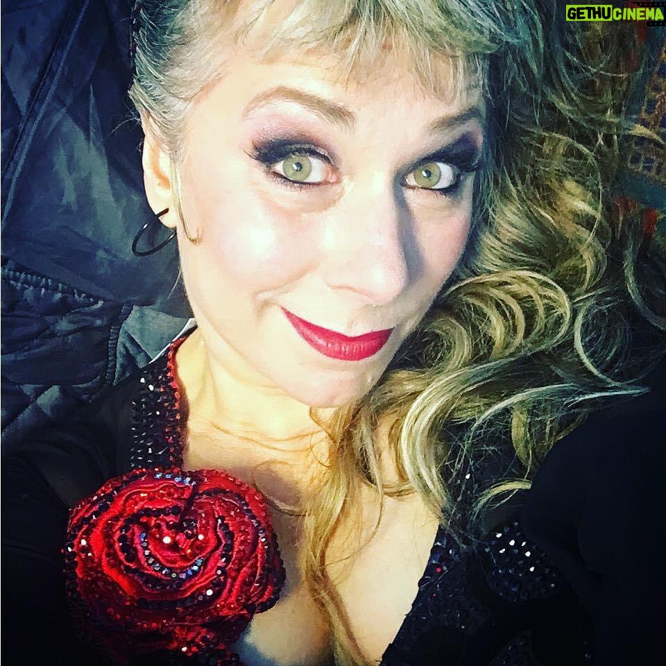 Stina Wollter Instagram - Minnena poppar upp på FB. Det var intensiva veckor… Dement mamma, undervisning och radio varje söndag OCH Lets dance. Lite dålig planering kan tyckas men jag gjorde det. Här var det flamenco för prick sju år sen. Och lite från det omkring. 10 bilder. @letsdance Pga frågor: Mammas målning av prima ballerinan Marianne Orlando i mitten. Till vänster, mammas målning av sin döda son, Tom -och till vänster mammas målning av Ylva över soffan i mammas demensboende. Bild 8: Underbara Dagny Carlsson