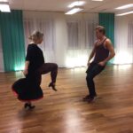 Stina Wollter Instagram – Minnena poppar upp på FB. Det var intensiva veckor… Dement mamma, undervisning och radio varje söndag OCH Lets dance. Lite dålig planering kan tyckas men jag gjorde det.
Här var det flamenco för prick sju år sen. Och lite från det omkring. 10 bilder. @letsdance

Pga frågor: Mammas målning av prima ballerinan Marianne Orlando i mitten. Till vänster, mammas målning av sin döda son, Tom -och till vänster mammas målning av Ylva  över soffan i mammas demensboende.

Bild 8: Underbara Dagny Carlsson
