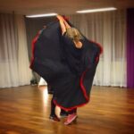 Stina Wollter Instagram – Minnena poppar upp på FB. Det var intensiva veckor… Dement mamma, undervisning och radio varje söndag OCH Lets dance. Lite dålig planering kan tyckas men jag gjorde det.
Här var det flamenco för prick sju år sen. Och lite från det omkring. 10 bilder. @letsdance
Pga frågor: Mammas målning av prima ballerinan Marianne Orlando i mitten. Till vänster, mammas målning av sin döda son, Tom -och till vänster mammas målning av Ylva över soffan i mammas demensboende.
Bild 8: Underbara Dagny Carlsson