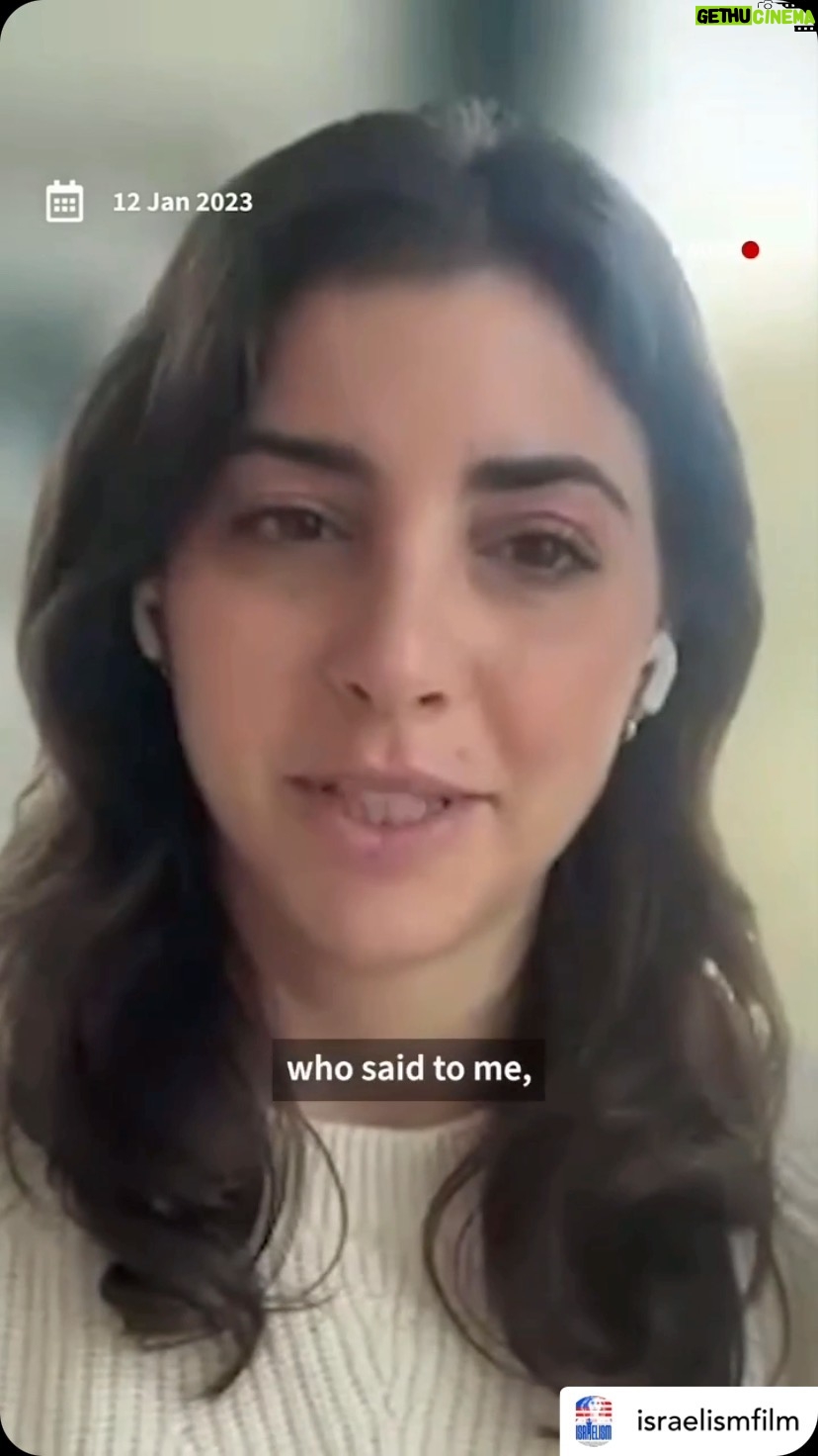 Stina Wollter Instagram - Klipp från dokumentären Israelism. Förståelse. Att lyssna. Att skilja saker åt som destruktiva krafter tjänar på att blanda ihop. Att kränga kritik av staten Israels ockupationspolitik till antisemitism skapar ju bara mer antisemitism-hur skevt den än låter. Av respekt för judendomen som funnits i tusentals år är det så innerligen viktigt att skilja det drygt hundraåriga sionistiska koloniala projektet från den. För att kunna förstå det som sker i Gaza och på Västbanken måste vi förstå historien. Den finns tillgänglig. Jag vägrar acceptera att vår regering är så okunnig som den just nu verkar vara. Men å andra sidan; om den HAR kunskap och ändå vägrar ta ställning i det som hos vår planets högsta rättsliga instans, @cij_icj i Haag kallats för folkmord, etnisk rensning, apartheid och illegal ockupation- och bosättarplaner... Då vill jag som svensk medborgare ha tydliga svar på vad som ligger bakom. Världen vrålar STOPP. Det går inte att blunda eller negligera de horribla brott som begås. (Som har pågått i årtionden.) Rent juridiskt är det att vara delaktig i brotten-att inte protestera och agera på alla tänkbara sätt. @ifnotnoworg @simonerzim @israelismfilm