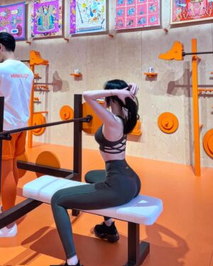 Suan Chen Instagram - 🧡
壓倒我的
不能是心情
只能是槓鈴