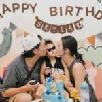 Suan Wang Instagram - 7/26是至尊寶的生日❤️ 「真正的愛是不會寵壞任何人的，我只怕愛不夠。」 嘿，寶貝， 成為你的媽媽， 是我人生目前活到了33歲， 最快樂最美好的事， 謝謝你來當我們的孩子，謝謝，謝謝。 2歲，生日快樂， 擁有自由的靈魂， 自在快樂的心， 療癒自己的能力， 無束的人生。 嘿，寶貝， 我愛你， 我跟爸爸會永遠愛你， 媽媽會永遠愛你，永遠，永遠。