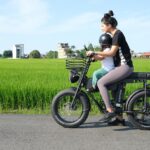 Suan Wang Instagram - 蠻媽咪的第一台電動輔助自行車！ 帥哥如我～ 當然是要選我物色好久，帥到不行的 @seic_bikestw 德國與台灣共同研發， 外型超像打檔車～ 就是這點讓我愛不釋手～ 騎在路上超多人停下來問我品牌！ 然後～ Unimoke MK時髦的配件多到不行！ 其實我每一樣都好想選配， 但還是極簡原車開始，以後慢慢再往上加😉 如果不想騎乘， 也可以使用定速騎乘功能， 真的是很貼心！ 載183公分很大隻的爸爸（？ 也都可以很順的起步！ 承重150kg 但德國試乘實驗有到180kg 還有客製化服務，大家可以印名字（？ 絕對你最耀眼✨ 噢！ 我們一家三口帥氣十足的去郊遊❤️
