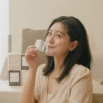 Suan Wang Instagram - 我個人很怕任何～ 吃了會去坐馬桶的產品～ 像我喝過很多種酵素、醋等等～ 但其實我算是胃比較弱的人， 不能空腹吃過酸或是太過於刺激的東西， 連食物也是！ 這些食物即使是原型食物， 我都會立刻胃痛一整天。 ex:大蒜、維他命C成分高的水果、檸檬等等… 總之， 我算是一個很高敏感的人， 身體心靈都是一樣。 但我又很愛嘗試新東西， 而且是變美的產品！ 「恆淨冰晶酵素」 就是讓身體維持好狀態， 基底跟身型都會輕盈跟有光澤❤️ 由内而外順暢淨化， 妍質才會更健康穩定！ 像是冰晶酵素我都是早起一包， 直接撕開就可以吃， 小小一包也是方便抓了就放包包裡， 外出大餐前後就可以各吃一包！ 裡面還有一個 SOD-LIKE高活性酵素， 減少歲月的殺傷力， 抗氧化力是維生素C的8000倍！ 口味口感 兩款都具有冰晶卡滋微脆口感， 直接撕開入口不用喝水也好好吃❤️ 黄冰晶: 經典鳳梨酵素，完美重現金鑽鳳梨風味 黑冰晶: 黑棗酵素，略帶煙燻感的酸甜加洲梅 這間廠商我是他們家膠原蛋白的長期愛用者， 這次體驗冰晶酵素也是因為信任感， 有跟過團愛上的朋友也是超多， 持續跟著我一起吃， 一起變美少女妍質✌🏼 團購連結🔗在限時動態內 https://hmbhmb.com/Crystal_Lilus202305 @hongmaobio #弘茂生技 #恆淨冰晶酵素 #輕盈順暢 #恆淨美妍 #纖女養成 #嗯嗯神隊友 #吃貨