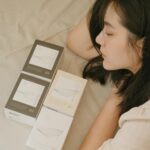 Suan Wang Instagram - 我個人很怕任何～ 吃了會去坐馬桶的產品～ 像我喝過很多種酵素、醋等等～ 但其實我算是胃比較弱的人， 不能空腹吃過酸或是太過於刺激的東西， 連食物也是！ 這些食物即使是原型食物， 我都會立刻胃痛一整天。 ex:大蒜、維他命C成分高的水果、檸檬等等… 總之， 我算是一個很高敏感的人， 身體心靈都是一樣。 但我又很愛嘗試新東西， 而且是變美的產品！ 「恆淨冰晶酵素」 就是讓身體維持好狀態， 基底跟身型都會輕盈跟有光澤❤️ 由内而外順暢淨化， 妍質才會更健康穩定！ 像是冰晶酵素我都是早起一包， 直接撕開就可以吃， 小小一包也是方便抓了就放包包裡， 外出大餐前後就可以各吃一包！ 裡面還有一個 SOD-LIKE高活性酵素， 減少歲月的殺傷力， 抗氧化力是維生素C的8000倍！ 口味口感 兩款都具有冰晶卡滋微脆口感， 直接撕開入口不用喝水也好好吃❤️ 黄冰晶: 經典鳳梨酵素，完美重現金鑽鳳梨風味 黑冰晶: 黑棗酵素，略帶煙燻感的酸甜加洲梅 這間廠商我是他們家膠原蛋白的長期愛用者， 這次體驗冰晶酵素也是因為信任感， 有跟過團愛上的朋友也是超多， 持續跟著我一起吃， 一起變美少女妍質✌🏼 團購連結🔗在限時動態內 https://hmbhmb.com/Crystal_Lilus202305 @hongmaobio #弘茂生技 #恆淨冰晶酵素 #輕盈順暢 #恆淨美妍 #纖女養成 #嗯嗯神隊友 #吃貨