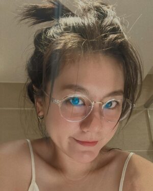 Suan Wang Instagram - 我每天一小時的me time時刻，
除了看書，就是打電動。

各位媽咪，妳們呢？
妳們的me time長什麼樣？