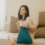 Suan Wang Instagram - 我個人很怕任何～ 吃了會去坐馬桶的產品～ 像我喝過很多種酵素、醋等等～ 但其實我算是胃比較弱的人， 不能空腹吃過酸或是太過於刺激的東西， 連食物也是！ 這些食物即使是原型食物， 我都會立刻胃痛一整天。 ex:大蒜、維他命C成分高的水果、檸檬等等… 總之， 我算是一個很高敏感的人， 身體心靈都是一樣。 但我又很愛嘗試新東西， 而且是變美的產品！ 「恆淨冰晶酵素」 就是讓身體維持好狀態， 基底跟身型都會輕盈跟有光澤❤️ 由内而外順暢淨化， 妍質才會更健康穩定！ 像是冰晶酵素我都是早起一包， 直接撕開就可以吃， 小小一包也是方便抓了就放包包裡， 外出大餐前後就可以各吃一包！ 裡面還有一個 SOD-LIKE高活性酵素， 減少歲月的殺傷力， 抗氧化力是維生素C的8000倍！ 口味口感 兩款都具有冰晶卡滋微脆口感， 直接撕開入口不用喝水也好好吃❤️ 黄冰晶: 經典鳳梨酵素，完美重現金鑽鳳梨風味 黑冰晶: 黑棗酵素，略帶煙燻感的酸甜加洲梅 這間廠商我是他們家膠原蛋白的長期愛用者， 這次體驗冰晶酵素也是因為信任感， 有跟過團愛上的朋友也是超多， 持續跟著我一起吃， 一起變美少女妍質✌🏼 團購連結🔗在限時動態內 https://hmbhmb.com/Crystal_Lilus202305 @hongmaobio #弘茂生技 #恆淨冰晶酵素 #輕盈順暢 #恆淨美妍 #纖女養成 #嗯嗯神隊友 #吃貨