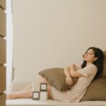 Suan Wang Instagram - 我個人很怕任何～ 吃了會去坐馬桶的產品～ 像我喝過很多種酵素、醋等等～ 但其實我算是胃比較弱的人， 不能空腹吃過酸或是太過於刺激的東西， 連食物也是！ 這些食物即使是原型食物， 我都會立刻胃痛一整天。 ex:大蒜、維他命C成分高的水果、檸檬等等… 總之， 我算是一個很高敏感的人， 身體心靈都是一樣。 但我又很愛嘗試新東西， 而且是變美的產品！ 「恆淨冰晶酵素」 就是讓身體維持好狀態， 基底跟身型都會輕盈跟有光澤❤️ 由内而外順暢淨化， 妍質才會更健康穩定！ 像是冰晶酵素我都是早起一包， 直接撕開就可以吃， 小小一包也是方便抓了就放包包裡， 外出大餐前後就可以各吃一包！ 裡面還有一個 SOD-LIKE高活性酵素， 減少歲月的殺傷力， 抗氧化力是維生素C的8000倍！ 口味口感 兩款都具有冰晶卡滋微脆口感， 直接撕開入口不用喝水也好好吃❤️ 黄冰晶: 經典鳳梨酵素，完美重現金鑽鳳梨風味 黑冰晶: 黑棗酵素，略帶煙燻感的酸甜加洲梅 這間廠商我是他們家膠原蛋白的長期愛用者， 這次體驗冰晶酵素也是因為信任感， 有跟過團愛上的朋友也是超多， 持續跟著我一起吃， 一起變美少女妍質✌🏼 團購連結🔗在限時動態內 https://hmbhmb.com/Crystal_Lilus202305 @hongmaobio #弘茂生技 #恆淨冰晶酵素 #輕盈順暢 #恆淨美妍 #纖女養成 #嗯嗯神隊友 #吃貨