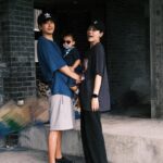 Suan Wang Instagram - 兜兜轉轉我們終於擁有自己的房子了！ 我是一個一直以來按自己節奏走的人， 擁有自己的家， 擁有屬於自己的窩， 也是我人生為二大的願景。 婚姻、孩子、家❤️ 村上春樹說： 「不管全世界所有人怎麼說， 我都認為自己的感受才是正確的， 無論別人怎麼看， 我絕不打亂自己的節奏， 喜歡的事自然可以堅持， 不喜歡的怎麼也長久不了。」 生命中的每一天都是一個新的開始～ 我們一起找到適合我們生活的地方， 開始人生的新章節！ 未來我們也會按照自己的節奏， 開始分享我們的生活在頻道裡， https://youtu.be/HqOtneqgdGk 希望我們的幸福能感染你們～❤️ （我要繼續去逼我的設計師畫圖了😜 你們去頻道看影片吧）