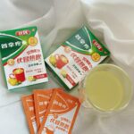 Suan Wang Instagram - 現在外面生病的人真的好多～ 尤其是家有小小孩只要一去外面玩， 就很容易就被傳染感冒。 然後只要每次一感冒， 我們家都會變成是一個傳一個～ 有在追蹤我們家的應該都知道， 我跟邵翔是手把手自己帶至尊寶， 所以為了打起精神帶孩子， 絕對不能讓自己感冒！ 只要稍稍出現感冒症狀！ 我會立刻拿出家裡的藥物常備品， 「伏冒熱飲加強配方」 馬上就制伏「初期風寒症」 緩解感冒初期症狀像是畏寒、疲憊、喉嚨痛、鼻塞。 有效止咳、促進鼻道暢通。 而且無藥味*。 我們家只要一有不對勁， 感覺快感冒了！ 就會實施這2大招，分享給各位： ★制伏第一招： 會立刻戴口罩確實覆蓋口鼻， 臉部不留空隙。 避免交叉傳染， 然後每天一定要記得口罩需更換。 ★制伏第二招： 一有感冒初期症狀， 快喝伏冒加強熱飲， 溫熱入口，及早喝，快快好。 家裡一定要有常備用藥， 只要稍有感覺不對勁， 除了多喝水補充水分， 趕快壓制住感冒初期症狀。 照顧好自己，才能照顧全家人❤️ #伏冒小綠盒 ＃伏冒熱飲 #制伏感冒就用伏冒 *根據NielsenIQ 2022 Nov Omnibus study，183位熱飲劑型非處方感冒藥的使用者調查中，對比顆粒/粉狀及液劑劑型的使用者，顯著較多熱飲劑型非處方感冒藥的使用者認為其使用的劑型較沒有藥味。 如對產品有任何問題，請直接聯絡普拿疼伏冒消費者服務專線 0800-212259 本品為醫師藥師藥劑生指示藥品 / 使用前請詳閱說明書警語及注意事項 / 衛署藥製字第050881號/ 北市衛藥廣字第113010209號 / 英商葛蘭素史克消費保健用品股份有限公司台灣分公司 / 台北市忠孝西路一段66號24樓 / Trade marks owned or licensed by Haleon ©2024 Haleon or licensor PM-TW-PCF-24-00005