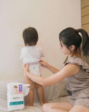 Suan Wang Instagram - 為母則強，
真的是我成為一位母親很深的體悟，
會為了保護照顧孩子，
成為那個強大韌性的媽媽。
 
以前當少女脾氣說來就來，
起床氣根本是與世界為敵！
 
現在只要至尊寶半夜發出任何一個細小的聲音，我都會立刻彈跳起來～
 
我一直在尋找可以睡過夜的尿布，
讓我不用半夜起來換尿布，
避免漏尿導致至尊寶衣服或是床單沾濕，
除了容易感冒，
孩子也容易身上有濕疹～
 
終於被我試到舒比廠商合作邀約，
歐洲產地製造頂級抗敏，
有6項安全標章認證！
 
孩子24小時都需要穿著尿布，
所以當然更需要注意選材質！
還有原料、產地是否真的安全！
 
24小時都讓寶寶擁有保護力，
植萃環保材料，
奈米透氣膜-外層摸得到的濕熱氣～
還有最重要睡過夜不滲透，
舒比擁有歐洲速乾專利，
U型導流結構、12小時長效鎖水抓。
 
至尊寶12小時睡起來，
屁屁真的是乾的～
第一次夜晚使用，我半夜摸尿布，
都從外層摸得到的濕熱氣，
透氣度非常好。
 
現在有活動哦！
在MOMO買舒比滿399就送
ENBLANC頂級經典純水濕紙巾
活動期間 7/31-8/10

#MOLTEX舒比 #無慮紙尿褲 #尿布也有強大保護力 #德國品牌歐洲製造
