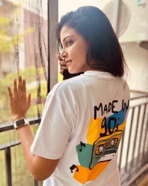 Subiksha Instagram - *Yes! 90’s kids are fluent in silence when #chandramukhi is back* ❤️
#chandramukhi2 Audio releasing tomorrow 🤩
Ready uh?
#chandramukhi2audiolaunch 

Checkout @graphicouch to purchase these amazing tshirts🤩✌🏻 👇🏻

"Feelin' Nostalgic in my 90s Kid Mode! 👇🏻"
#swipe 👉🏻 left
.
.
Wrinkle free
-100% Cotton
- 180gsm
- Biowash

Available in S,M,L,XL,XXL
.
.
**Free Shipping 

.
DM to order Now or order through link in bio
.
#GrabItFromTheCouch#ThrowbackThursday #90sKid
#tshirt #tshirtdesign #tshirt #graphictees #tshirtstore #graphicteeoutfits#printdesign #shope #madeinindia #everydayoutfit #subiksha #subikshakrishnan #red #90s #love