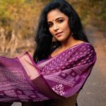 Subiksha Instagram - மாலையில் யாரோ மனதோடு பேச 🪻 ❤️காதல்❤️ Saree , hair & makeup : @lk_makeup_trainer Photography & videography : @thephotopeople_chennai Jewellery : @jewelhub_chennai Conceptulization : @arunprajeethm #sareefashion #saree #blousedesigns #sareegirl #sk #Actress #trendingreels #love #southindiansaree #tamilponnu #subikshafansclub #subikshakrishnan #reels #instagram #traditional #retro #actresslife #kanmani #purple #sareeshoot #SouthIndiaActress #chennaiponnu #popularreels
