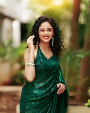 Subiksha Instagram - Dazzling @subikshaoffl for #chandramukhi2 promotions! 💚
.
#chandramukhi2 from September.15th!
@lycaproductions
.
Saree @hafsaaddotcom 
Photography & retouch  @thivakar.photo