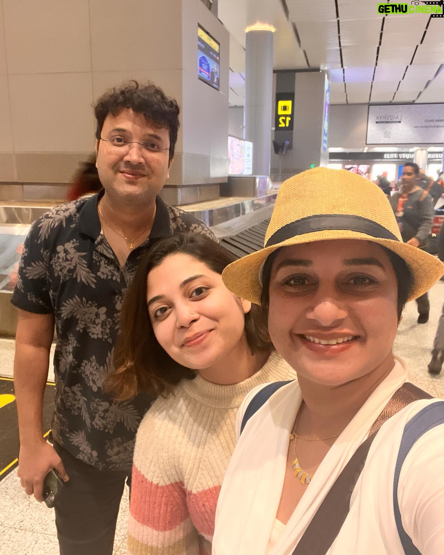 Sudeepa Pinky - 1.3K Likes - Look who I bumped into today morning at the airport
Andhari favorite anna maa @music.srikrishna and the cutiepie @daminibhatlach 😍😍🎵🎵🎶🎤🎼🎸
#singers #srikrishna #daminibhatlach #pinkysudeepa #bigboss6 #bigboss7 #paduthateeyaga