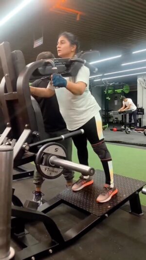 Sudeepa Pinky Instagram - No excuse for the exercise 😁😀 @rajesh_raj2909