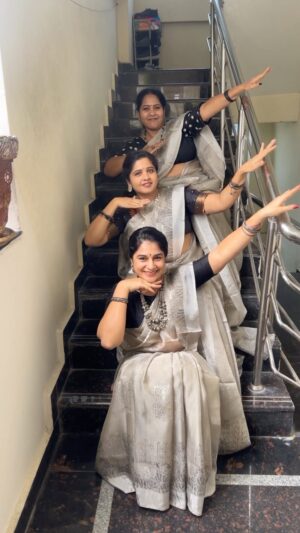 Sudeepa Pinky Instagram - As you change the way you see things,
You change the things you see.
Going with the flow with vijaya @vanta_shala and @srilathacherkuri