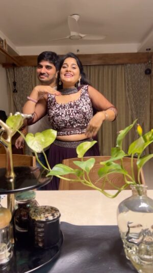 Sudeepa Pinky Instagram - ✨When you are trying to be mad at your husband , but you know in his own weird way he is a good man and you are a little crazy sometimes ..🤪😍😍😁✨

#supportivehusband #fun #comedy #interuption #biggboss #tollywoodactress