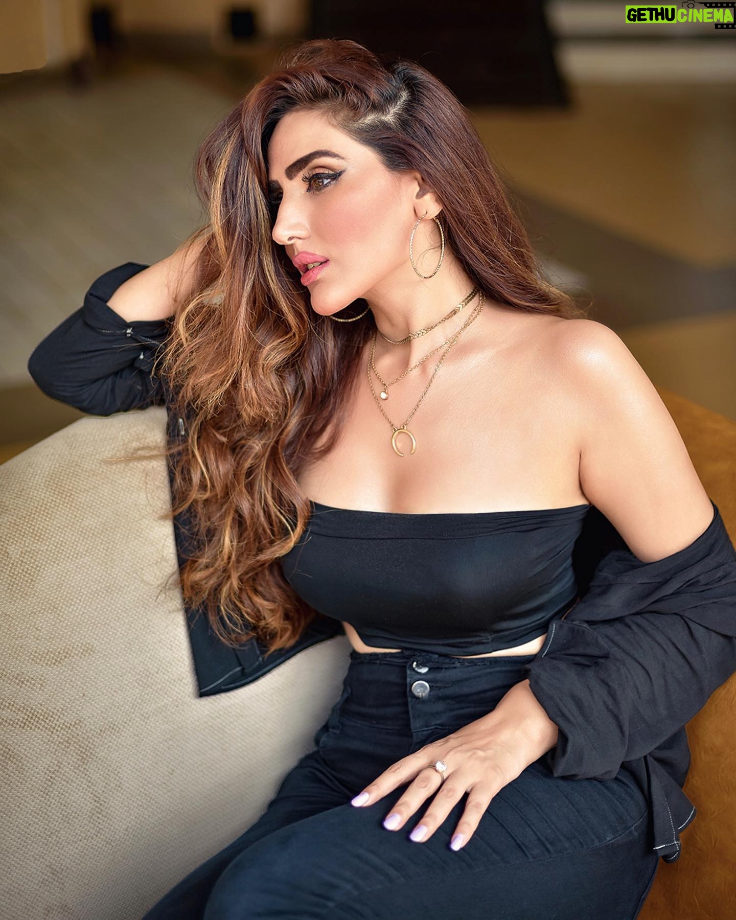 Sudeepa Singh Instagram - 🖤 "Imma be the queen,no matter how they shuffle………………..📸 @rk_fotografo