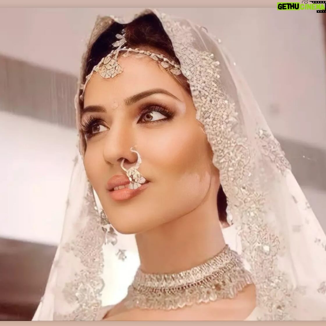 Sudeepa Singh Instagram - 👀🤍aankhon ki gustakhyiaan Maaf ho….