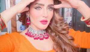 Sudeepa Singh Instagram - Teri thagyan ne mareya 👀🖤