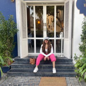 Sudeepa Singh Instagram - Baby’s day out !!🥰👀. Thank u soo much @tajmahalteahousemumbai for your warm hospitality!!! Gonna come back super soon!! 💜☕️