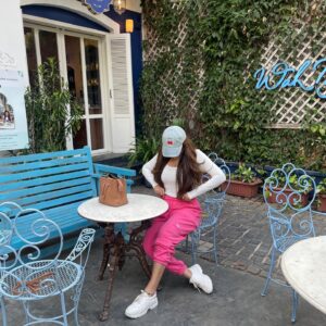 Sudeepa Singh Instagram - Baby’s day out !!🥰👀. Thank u soo much @tajmahalteahousemumbai for your warm hospitality!!! Gonna come back super soon!! 💜☕️
